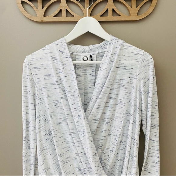 Akem + Kin by Anthro. Wrap Long Sleeve Top Gray Sz XXS - Picture 2 of 9